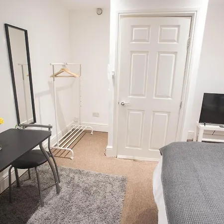 Flat 1, 401 Stapleton Rd *