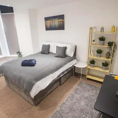 Flat 1, 401 Stapleton Rd *