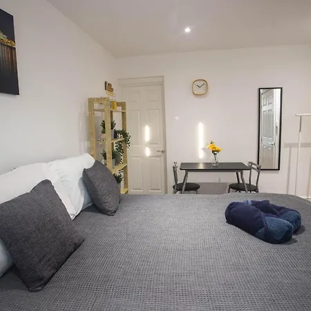 Flat 1, 401 Stapleton Rd Apartment Bristol