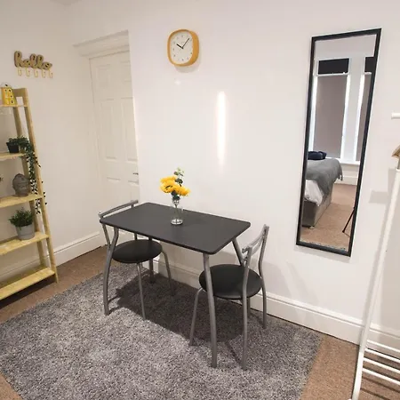 Flat 1, 401 Stapleton Rd
