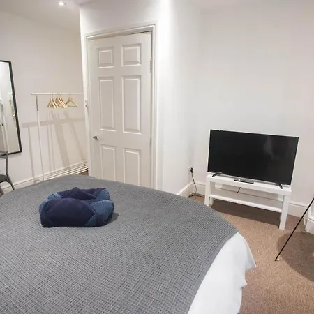 Flat 1, 401 Stapleton Rd ブリストル